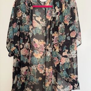 EUC Women’s Libian sheer floral short sleeve Kimono Size Medium / Large